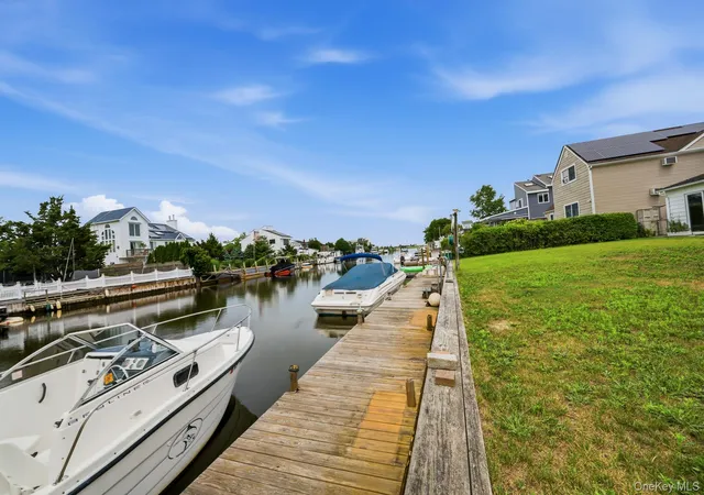41st image of 7 Fairlawn Ct, Brookhaven, NY 11967 | MLS# 930872