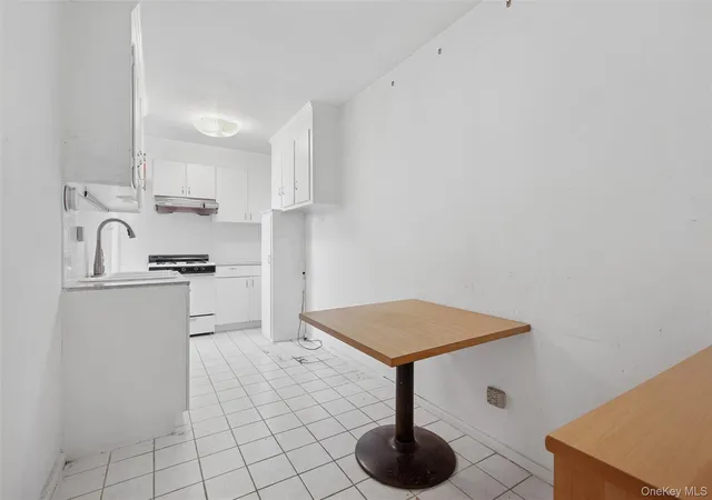 Homes for sale in New York, NY | 33-24 91St St #6L, New York, NY 11372 | MLS# 930900