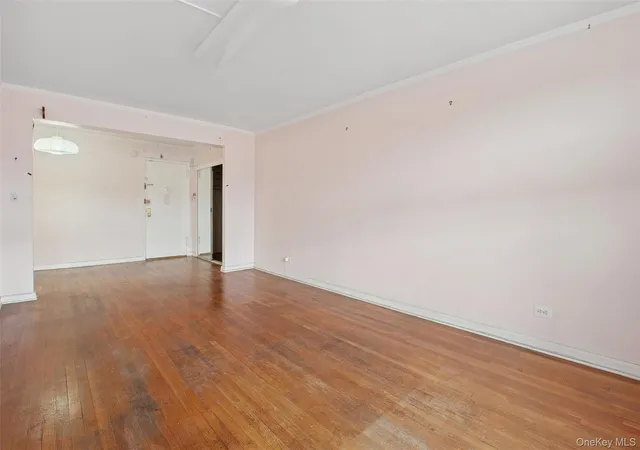 Homes for sale in New York, NY | 33-24 91St St #6L, New York, NY 11372 | MLS# 930900