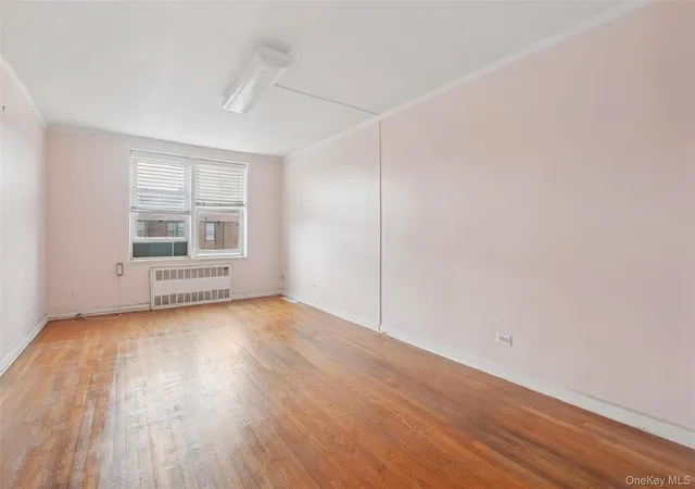 Homes for sale in New York, NY | 33-24 91St St #6L, New York, NY 11372 | MLS# 930900
