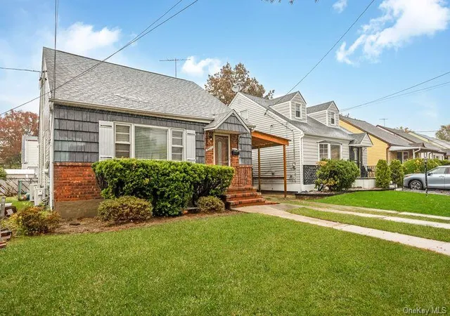 Photo 2 of Sale Pending at 25711 147th Ave, Rosedale, NY 11422 | MLS# 930993 | Listing updated on 2026-05-30