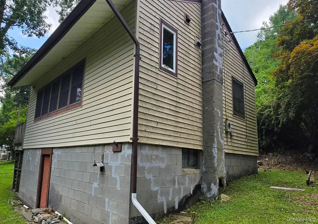 Photo 3 of Sale Pending at 5 Birch Dr, Pawling, NY 12531 | MLS# 931059 | Listing updated on 2026-09-15