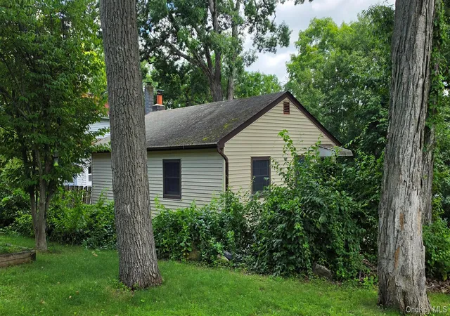 Photo 4 of Sale Pending at 5 Birch Dr, Pawling, NY 12531 | MLS# 931059 | Listing updated on 2026-09-15