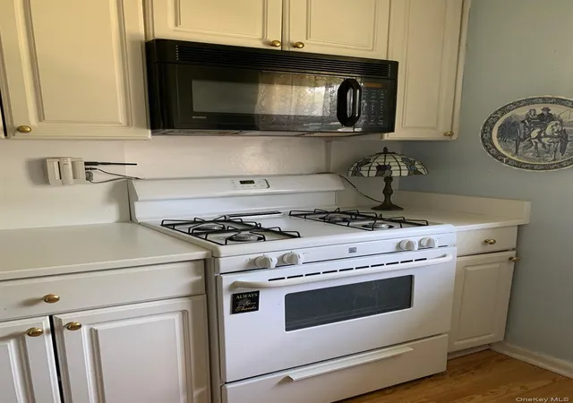 Listing Photo 4 - Condo for sale in building located at 48 Dehaven, Yonkers, NY 10703 - Unit #2E