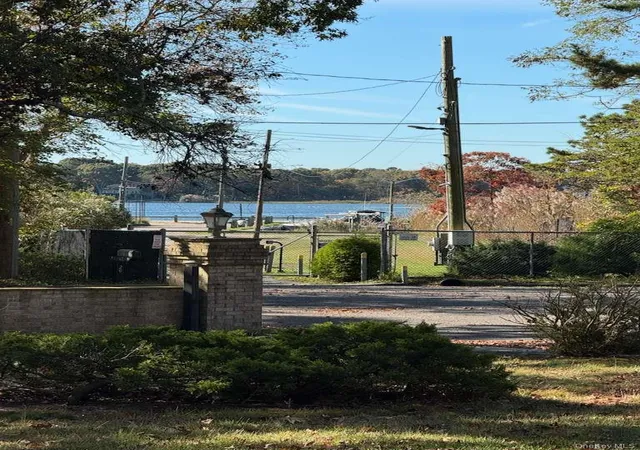 32nd image of 14 Beverly Ct, Moriches, NY 11955 | MLS# 931483