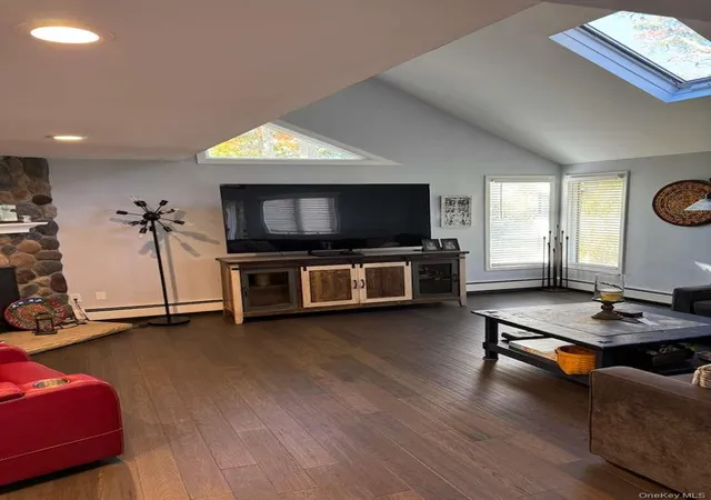 4th image of 14 Beverly Ct, Moriches, NY 11955 | MLS# 931483