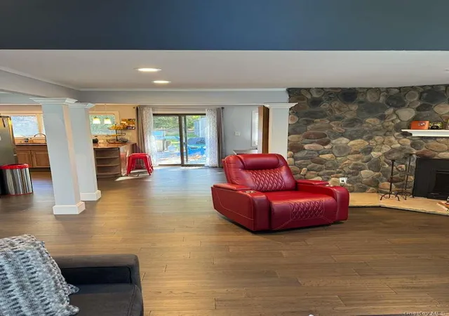 5th image of 14 Beverly Ct, Moriches, NY 11955 | MLS# 931483