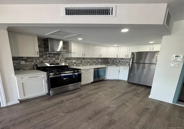 2nd image of 214-10 15Th Ave, Bayside, NY 11360