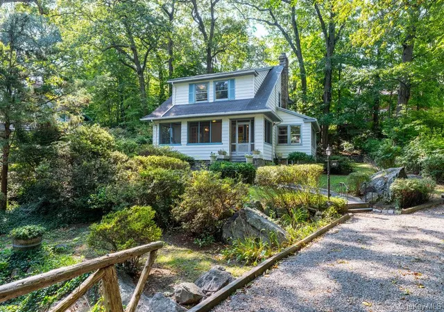 Photo 1 of Single family home for sale at 40 Pine Brook Dr, Larchmont, NY 10538 | MLS# 931784 | Listing updated on 2026-08-28
