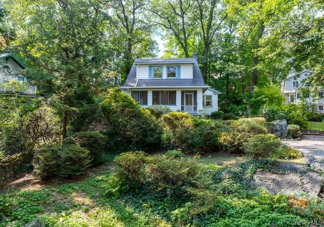 Photo 2 of Single family home for sale at 40 Pine Brook Dr, Larchmont, NY 10538 | MLS# 931784 | Listing updated on 2026-08-28