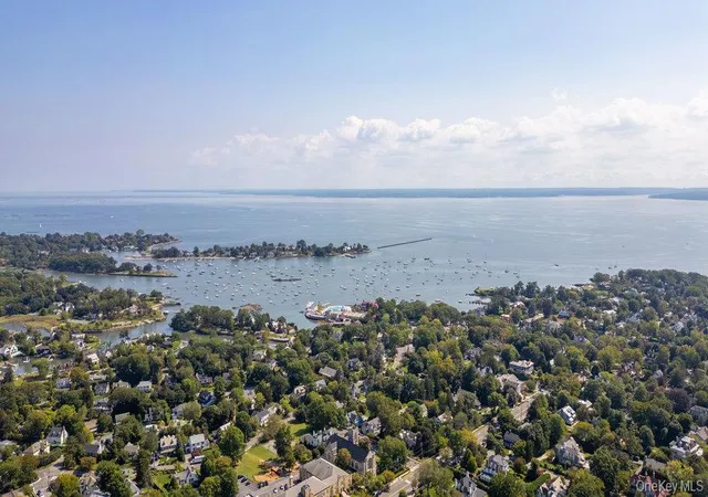 Photo 4 of Single family home for sale at 40 Pine Brook Dr, Larchmont, NY 10538 | MLS# 931784 | Listing updated on 2026-08-28