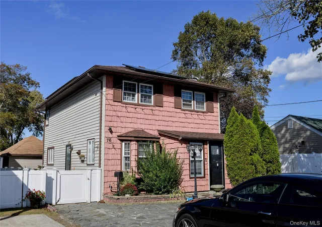 Photo 2 of Single family home for sale at 76 E Hollywood Ave, Lindenhurst, NY 11757 | MLS# 931798 | Listing updated on 2026-09-03