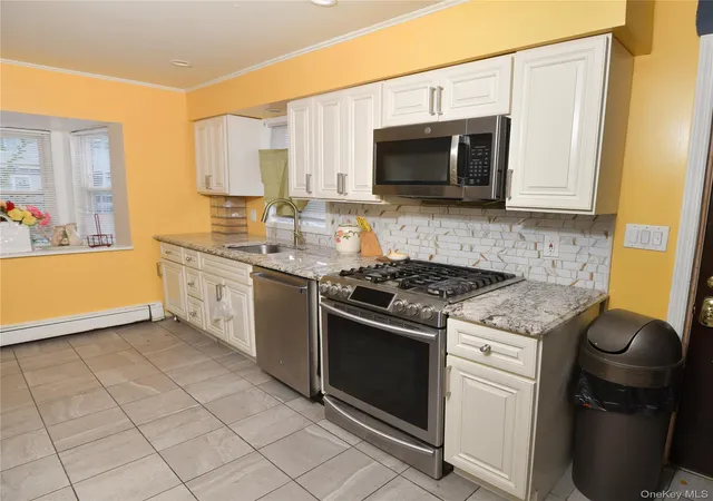 Photo 3 of Single family home for sale at 76 E Hollywood Ave, Lindenhurst, NY 11757 | MLS# 931798 | Listing updated on 2026-09-03