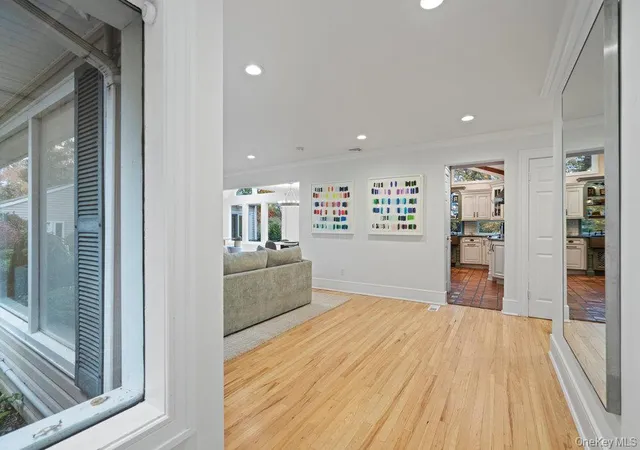 5th image of 28 Elm St, Woodbury, NY 11797 | MLS# 932057