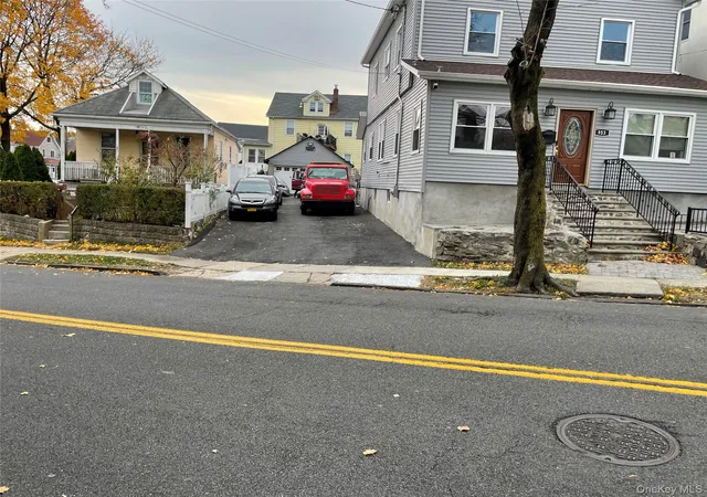 Photo 3 of Single family home for sale at 953 Mile Sq Rd, Yonkers, NY 10704 | MLS# 932132 | Listing updated on 2026-04-24