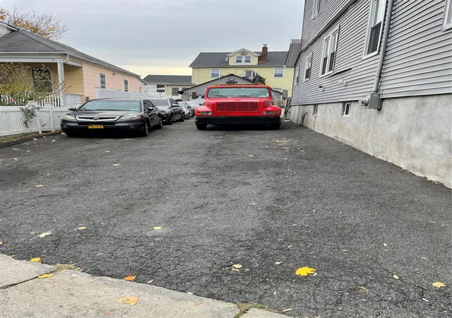 Photo 3 of Single family home for sale at 953 Mile Sq Rd, Yonkers, NY 10704 | MLS# 932132 | Listing updated on 2026-04-24