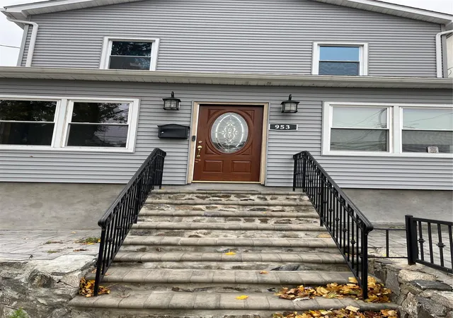 Photo 4 of Single family home for sale at 953 Mile Sq Rd, Yonkers, NY 10704 | MLS# 932132 | Listing updated on 2026-04-24