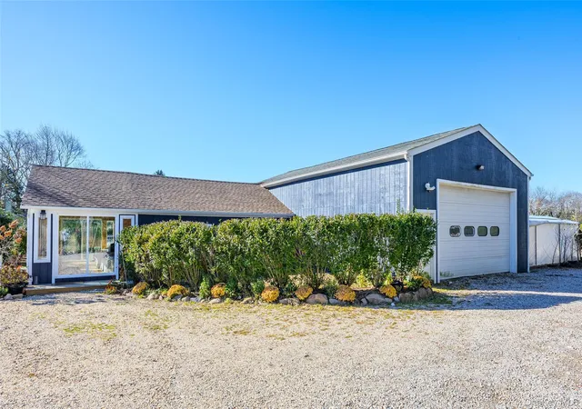 Photo 3 of Single family home for sale at 17525 County Rd 48, Cutchogue, NY 11935 | MLS# 932413 | Listing updated on 2026-10-05
