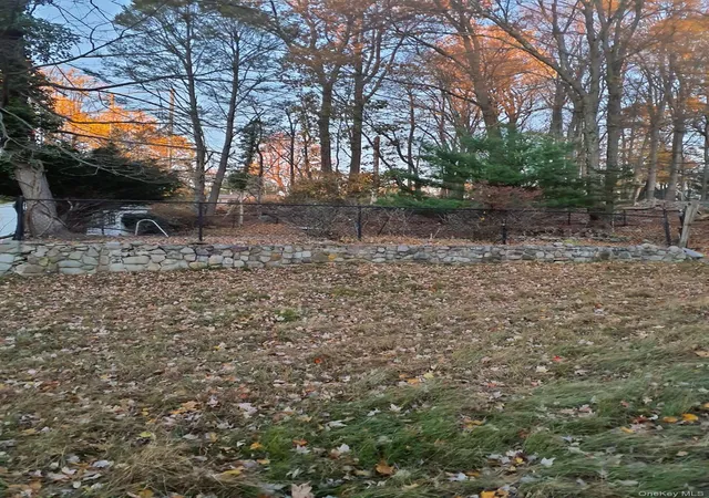 Photo 3 of Sale Pending at 65 Laura Dr, Airmont, NY 10952 | MLS# 932553 | Listing updated on 2026-02-13