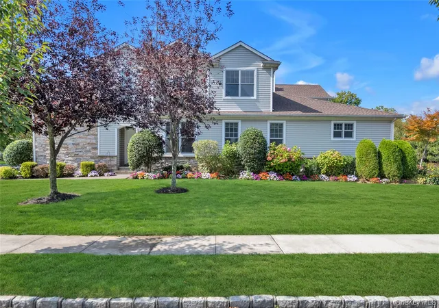 1st image of 626 Village Grn N, North Hempstead, NY 11050 | MLS# 932561