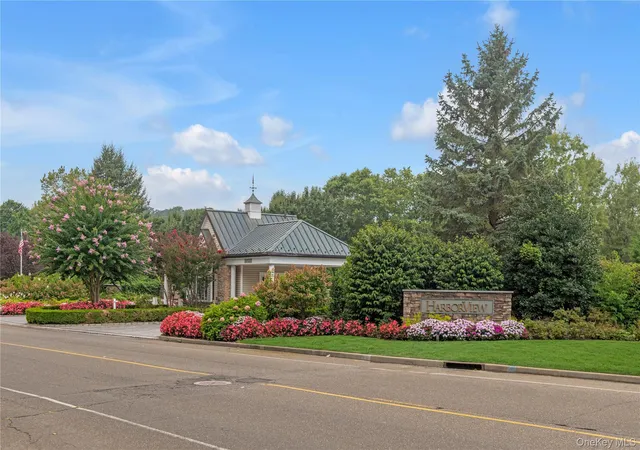 28th image of 626 Village Grn N, North Hempstead, NY 11050 | MLS# 932561