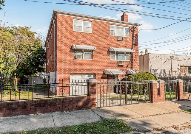 Photo 3 of Sale Pending at 3312 Edson Ave, Bronx, NY 10469 | MLS# 932591 | Listing updated on 2026-08-27