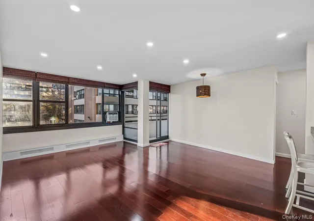 4th image of 168-11 12Th Ave #3D, Whitestone, NY 11357 | MLS# 932670