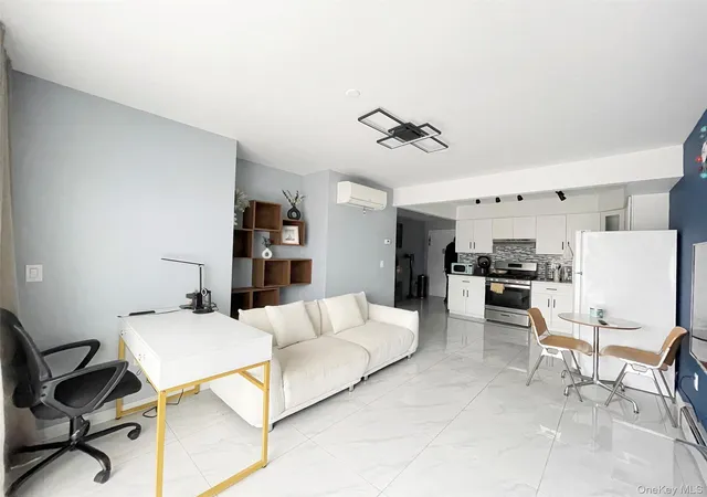4th image of 132-16 Maple Ave, New York, NY 11355