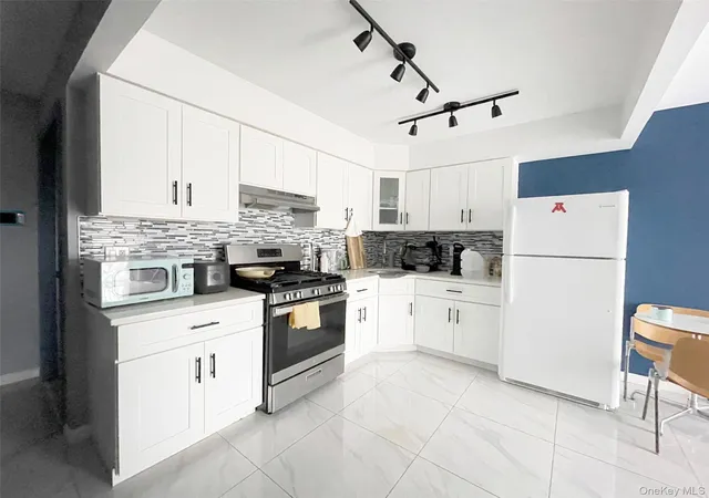 5th image of 132-16 Maple Ave, New York, NY 11355