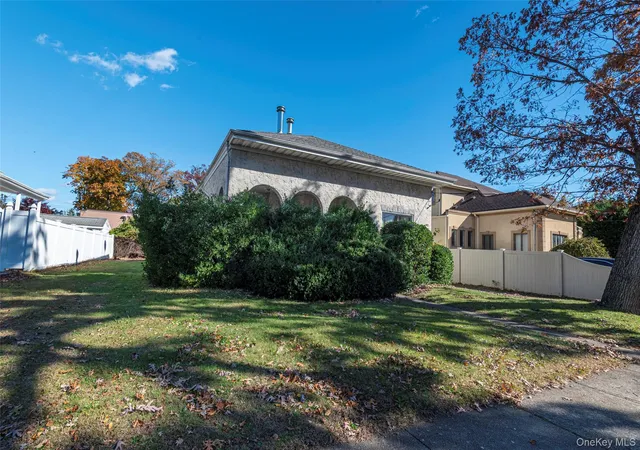 5th image of 43 Wynsum Ave, Hempstead, NY 11566 | MLS# 932877
