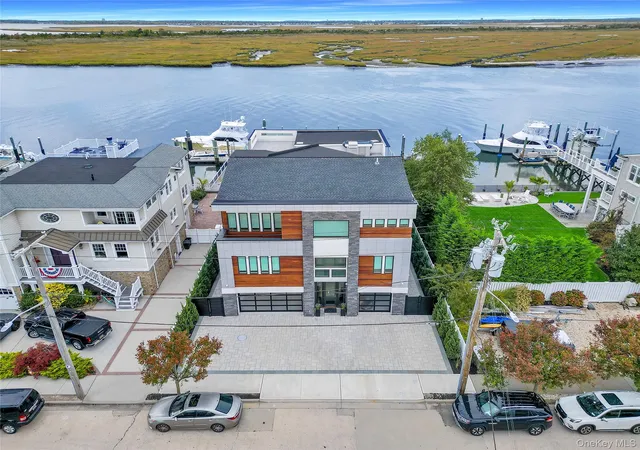 Photo 4 of Single family home for sale at 44 Bayside Dr, Point Lookout, NY 11569 | MLS# 932952 | Listing updated on 2026-08-30