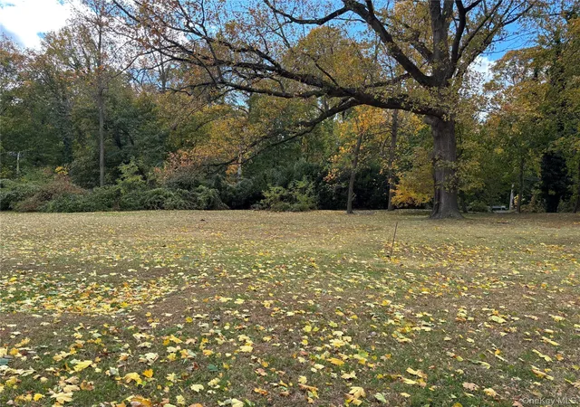 Photo 2 of Sale Pending at 18 Lighthouse Rd, Great Neck, NY 11024 | MLS# 933207 | Listing updated on 2026-05-30
