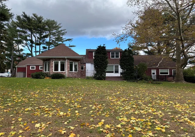 Photo 4 of Sale Pending at 18 Lighthouse Rd, Great Neck, NY 11024 | MLS# 933207 | Listing updated on 2026-05-30