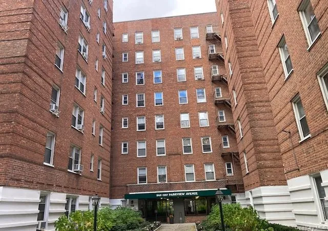 2nd image of 245 Parkview Ave #6H, Bronxville, NY 10708 | MLS# 933242