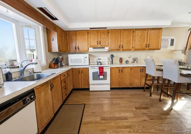 Listing Photo 4 - Condo for sale in building located at 19 Dogwood Ln, Manorville, NY 11949