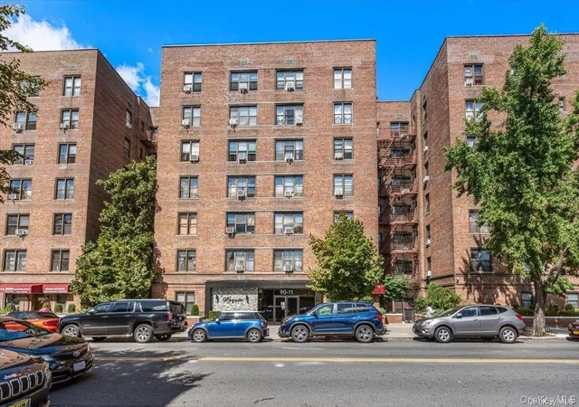 2nd image of 90 11 35 Ave #1D, New York, NY 11372 | MLS# 933537