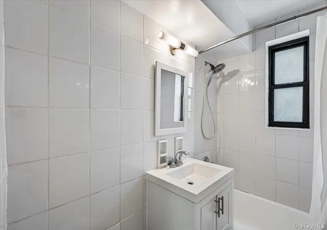 2nd image of 90-11 35Th Ave, New York, NY 11372