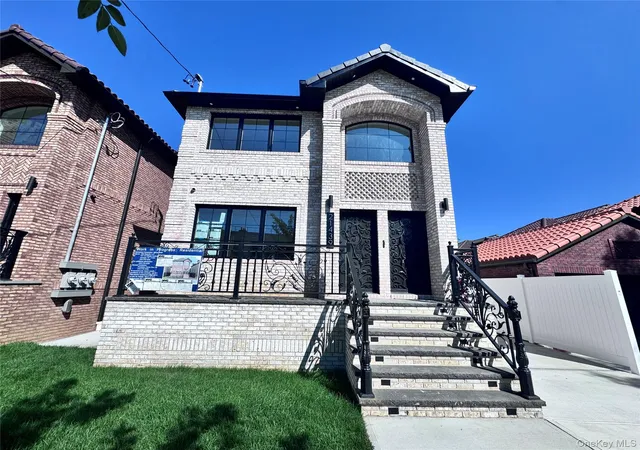 Photo 2 of Sale Pending at 214 39 39th Ave, Bayside, NY 11361 | MLS# 933595 | Listing updated on 2025-11-08