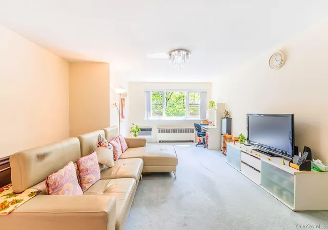 3rd image of 69-28 Kissena Blvd, New York, NY 11367