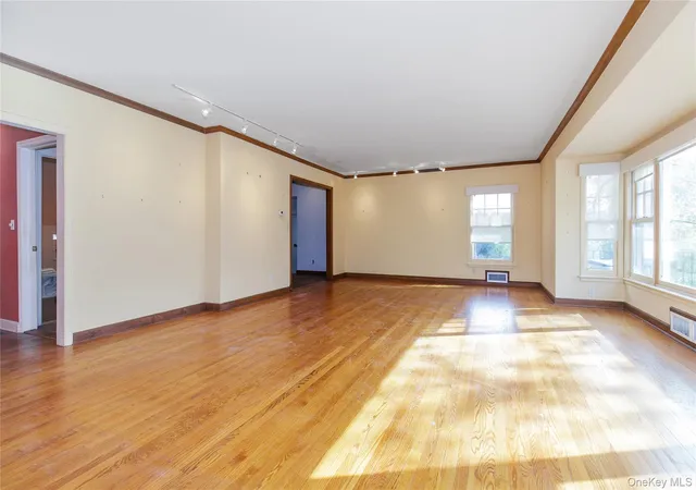 Photo 4 of Sale Pending at 18 Lighthouse Rd, Great Neck, NY 11024 | MLS# 933785 | Listing updated on 2026-05-30