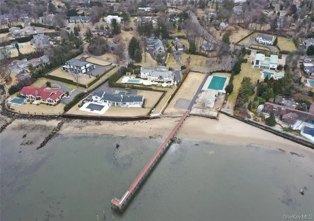3rd image of 31 Harbour Rd, Great Neck, NY 11024 | MLS# 933908