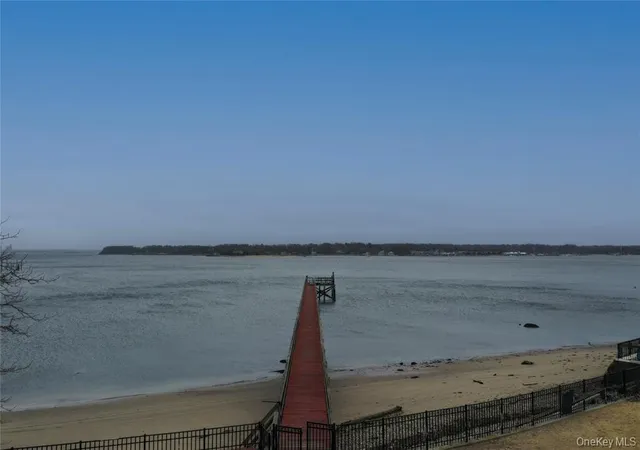 4th image of 31 Harbour Rd, Great Neck, NY 11024 | MLS# 933908