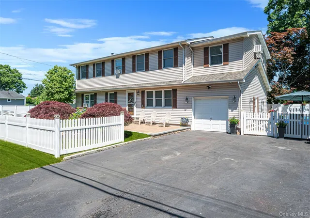 4th image of 201 Oakland Ave, Deer Park, NY 11729 | MLS# 933959