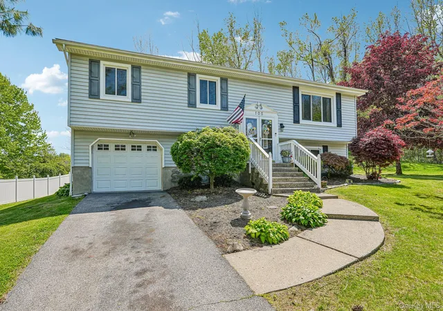 4th image of 105 Shaker Ct N, New Windsor, NY 12553 | MLS# 934043