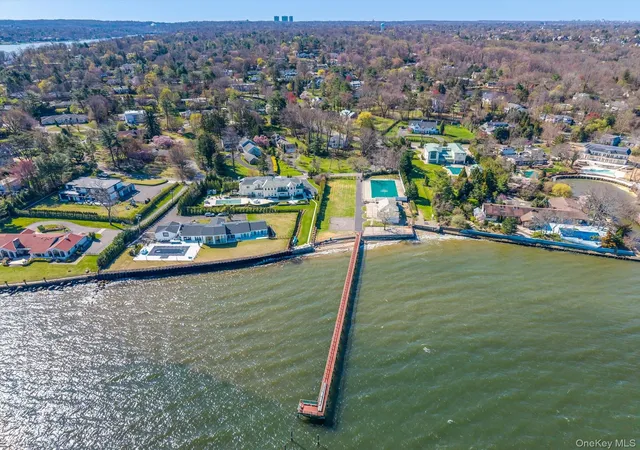 3rd image of 33 Harbour Rd, Great Neck, NY 11024 | MLS# 934215