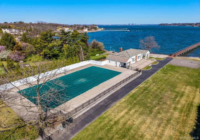4th image of 33 Harbour Rd, Great Neck, NY 11024 | MLS# 934215