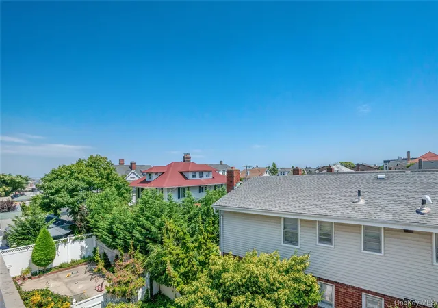 2nd image of 208 Bch 124Th St, Rockaway Park, NY 11694
