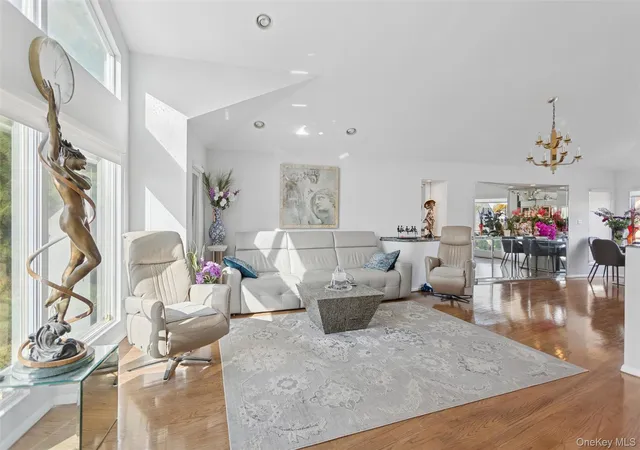 Photo 4 of Single family home for sale at 2729 Shore Dr, Hempstead, NY 11566 | MLS# 934389 | Listing updated on 2026-08-26
