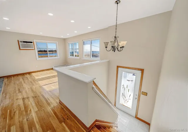 Photo 3 of Single family home for sale at 4 Bay Pl, Babylon, NY 11757 | MLS# 934396 | Listing updated on 2026-09-05