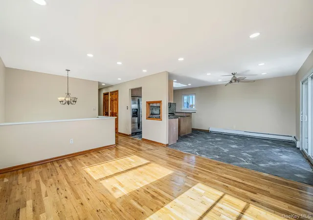 Photo 4 of Single family home for sale at 4 Bay Pl, Babylon, NY 11757 | MLS# 934396 | Listing updated on 2026-09-05